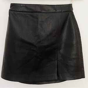 Wilfred Patio Mini Skirt with slit in Black